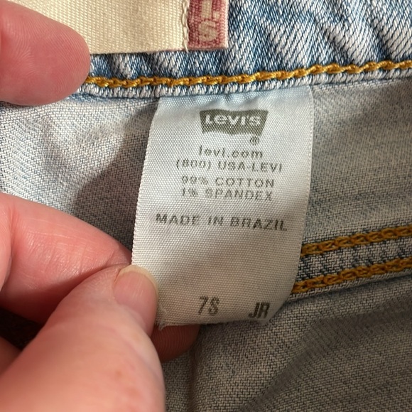 Levi’s 519 Cut Off Denim Shorts - Picture 6 of 6